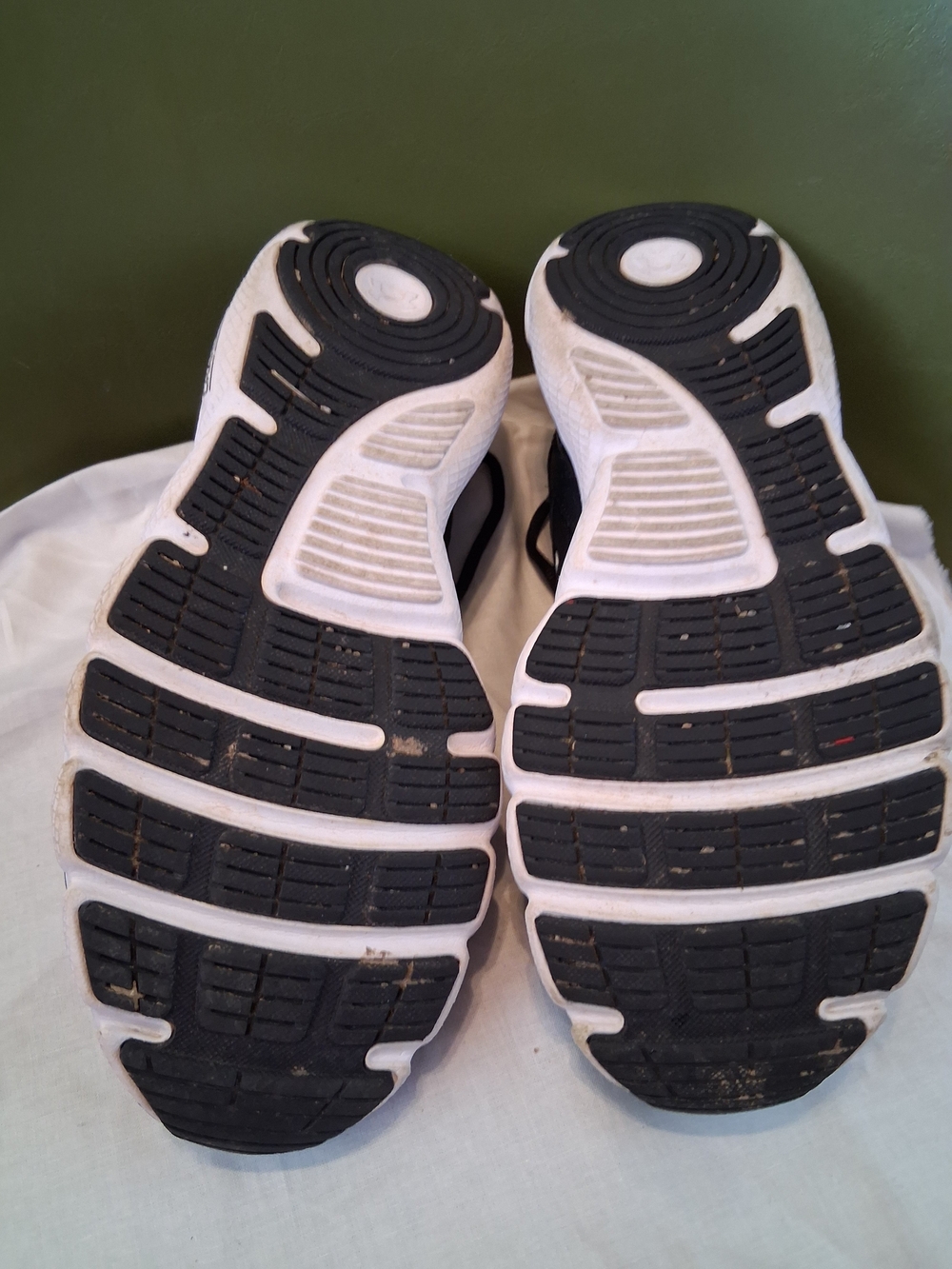 Under Armour Black and White Charged Assert Training Shoes - Picture 5 of 7